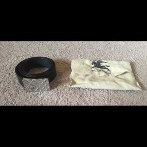 Burberry mens leather belt in EUC